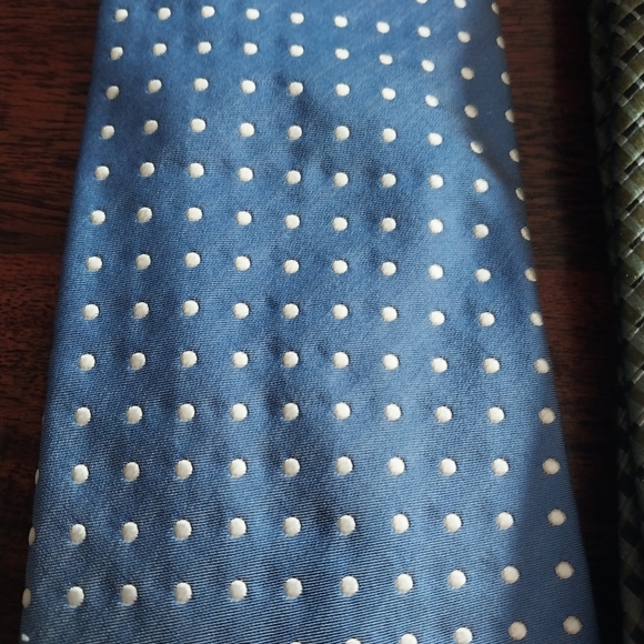 2 Banana Republic silk ties - Picture 2 of 5